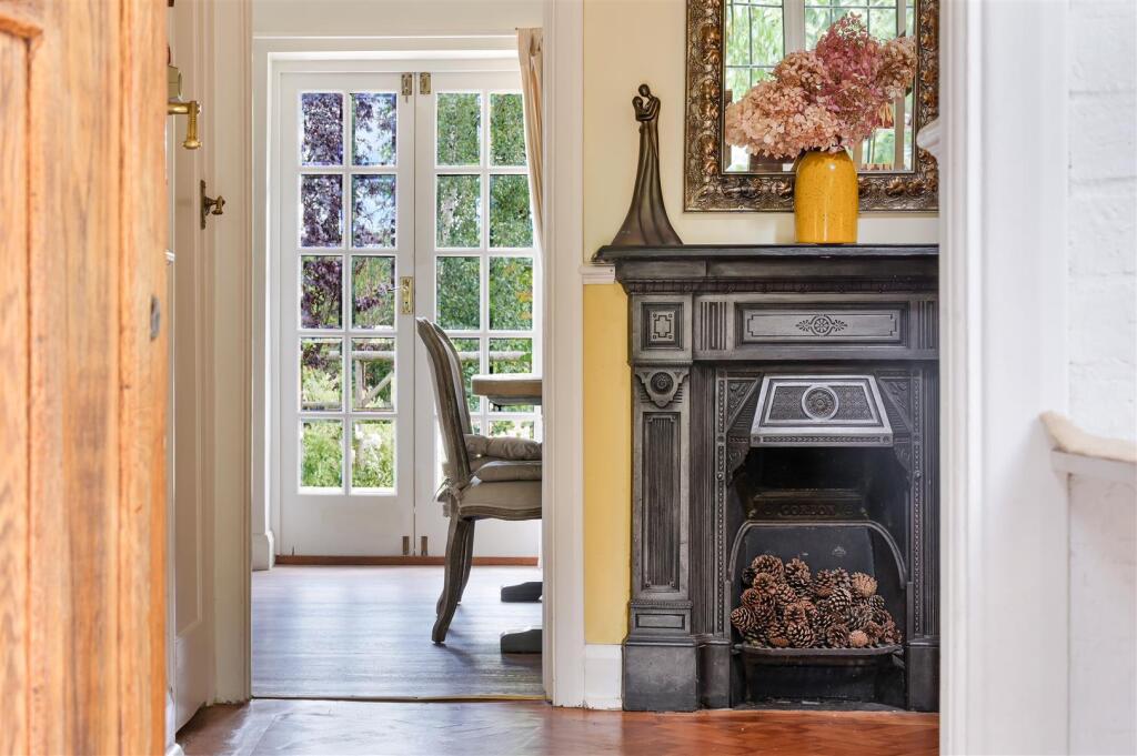 WILMERHATCH LANE (17).jpg