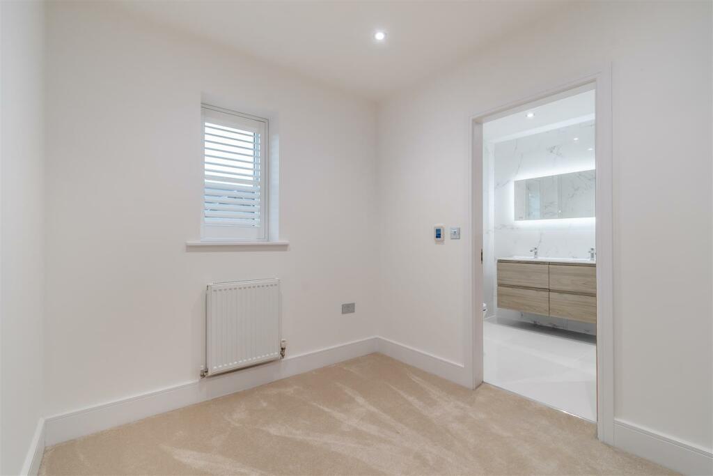 8584620-interior29.jpg