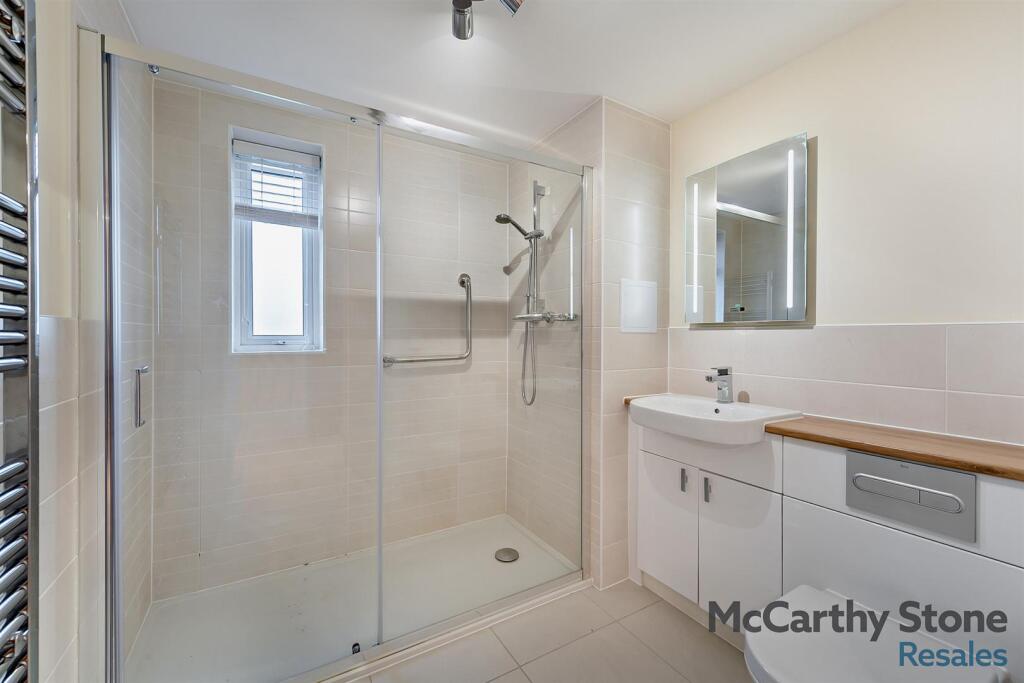 Shower Room:
