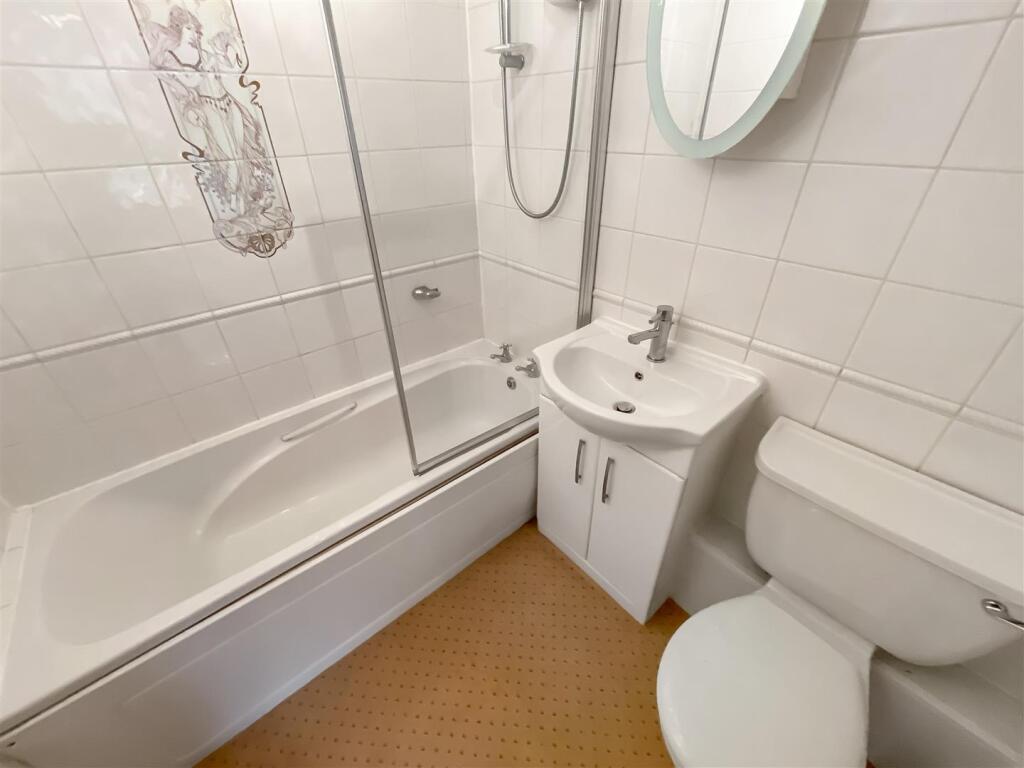 Bathroom.jpg
