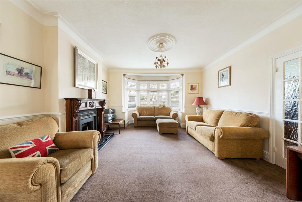 Larkshall Road, E4