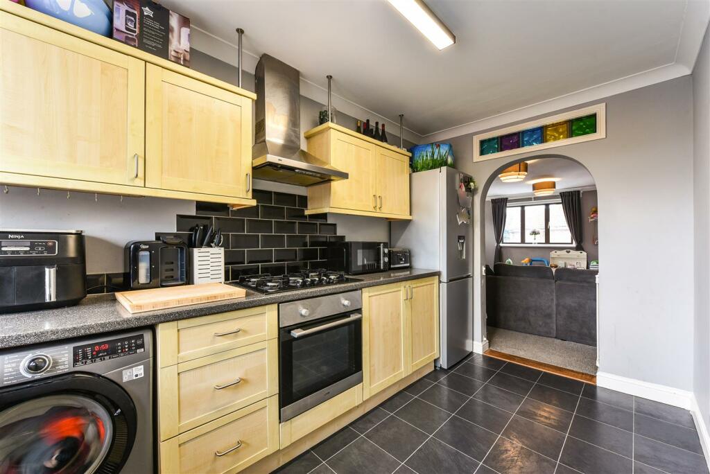 Kitchen in.jpg