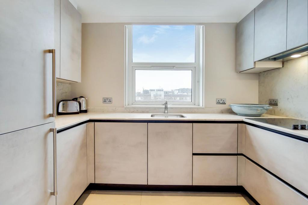 7_Kitchen-0-1.jpg