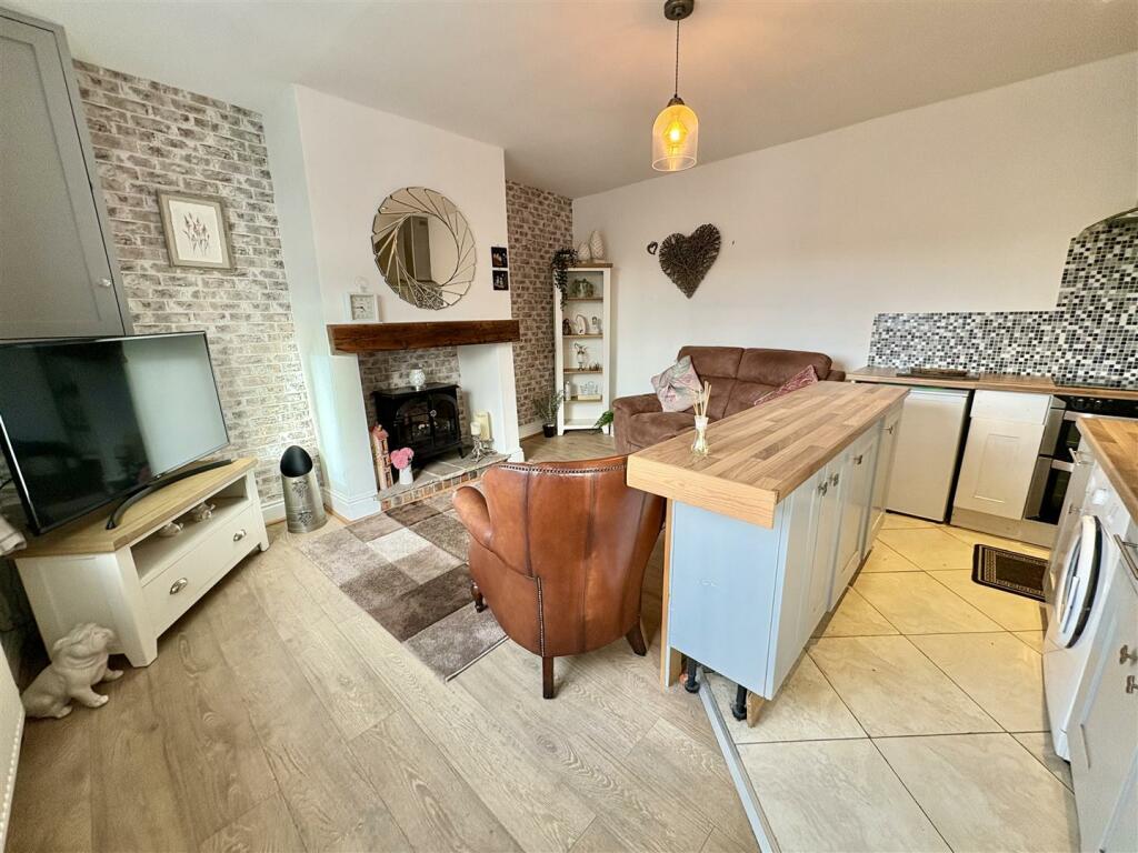 Bramleys Estate Agents - Field Top - Bailiff Bridg