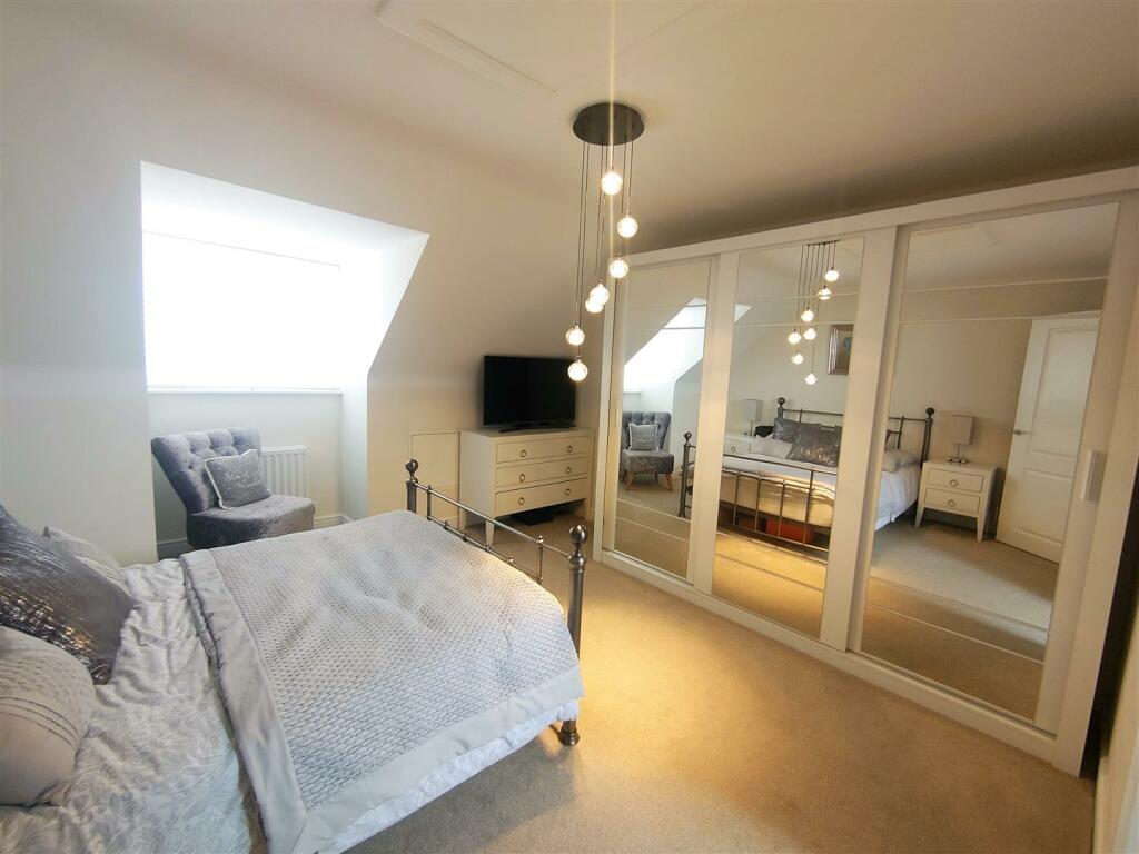 Master Bedroom.jpg