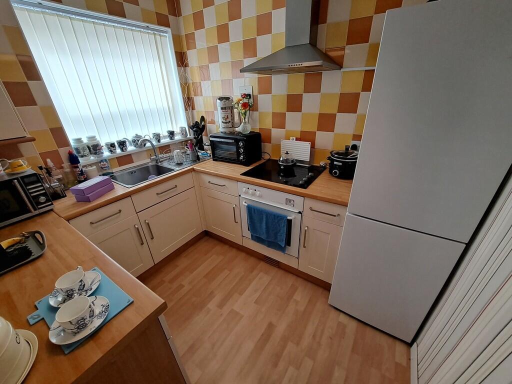 FITTED KITCHEN