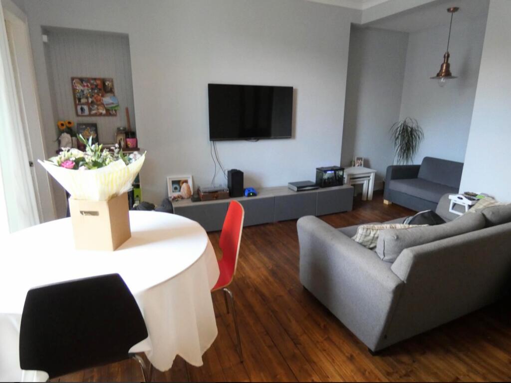 LOUNGE / DINING