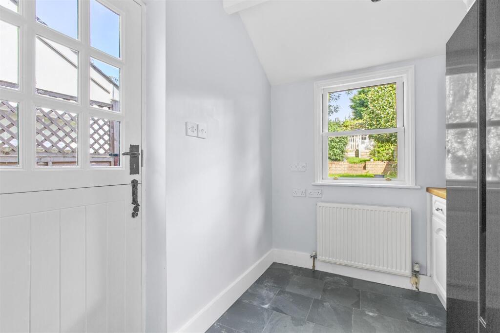 27 Pinions Road, HP13 7AS-10.jpg