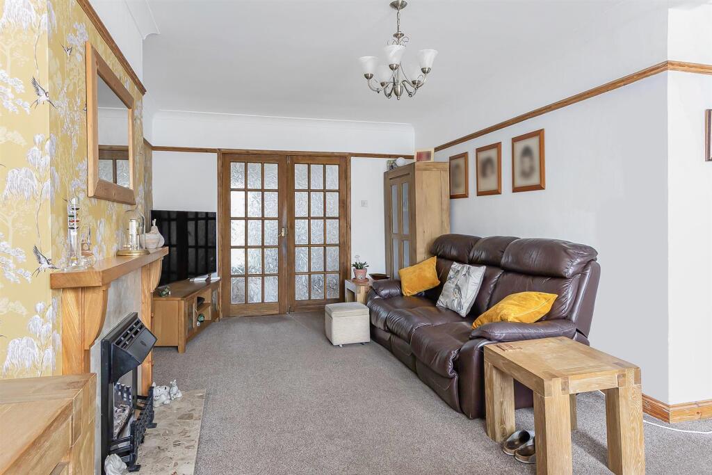 54 Outlands, Hinckley