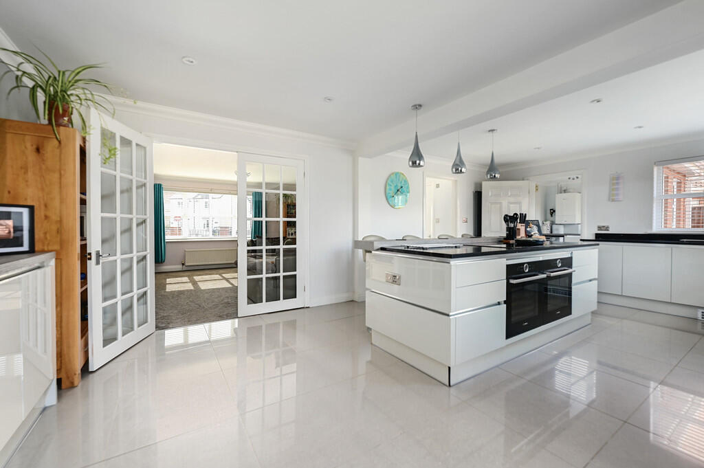 50 Frogmore Rd (1...