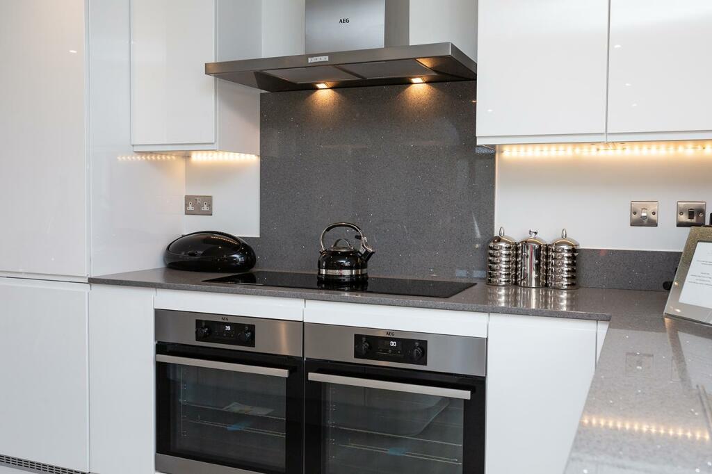 Great_Court_Farm_-_©Kite_Vision_(153_of_242)[1].jp