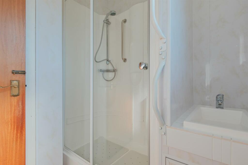 018-38 Earn Cres, Pather, Wishaw ML2 0PE.jpg