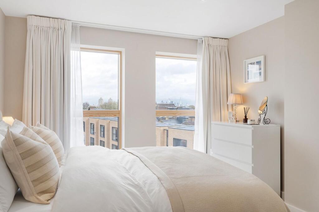 Bedroom (2).JPG