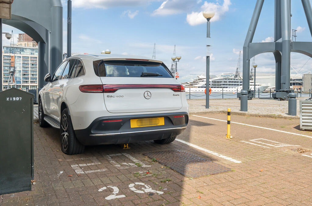 1306364-18-684856...