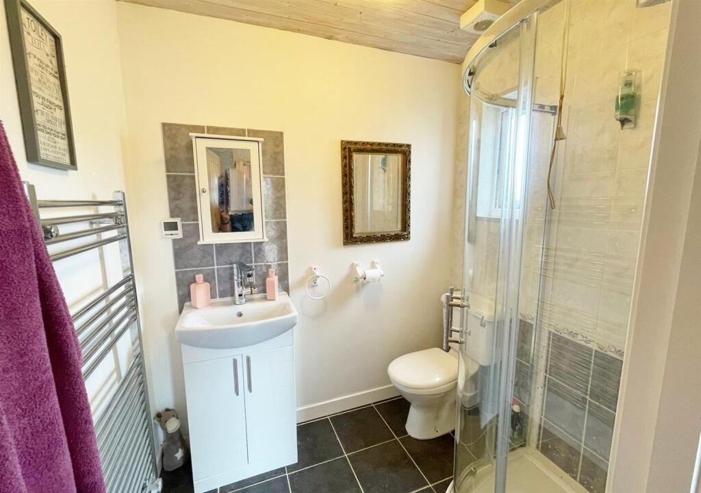 Annex Shower Room