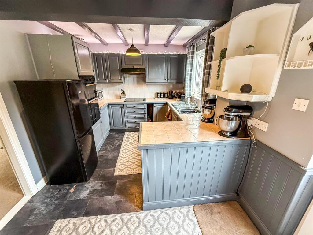 Kitchen/ Breakfast Room