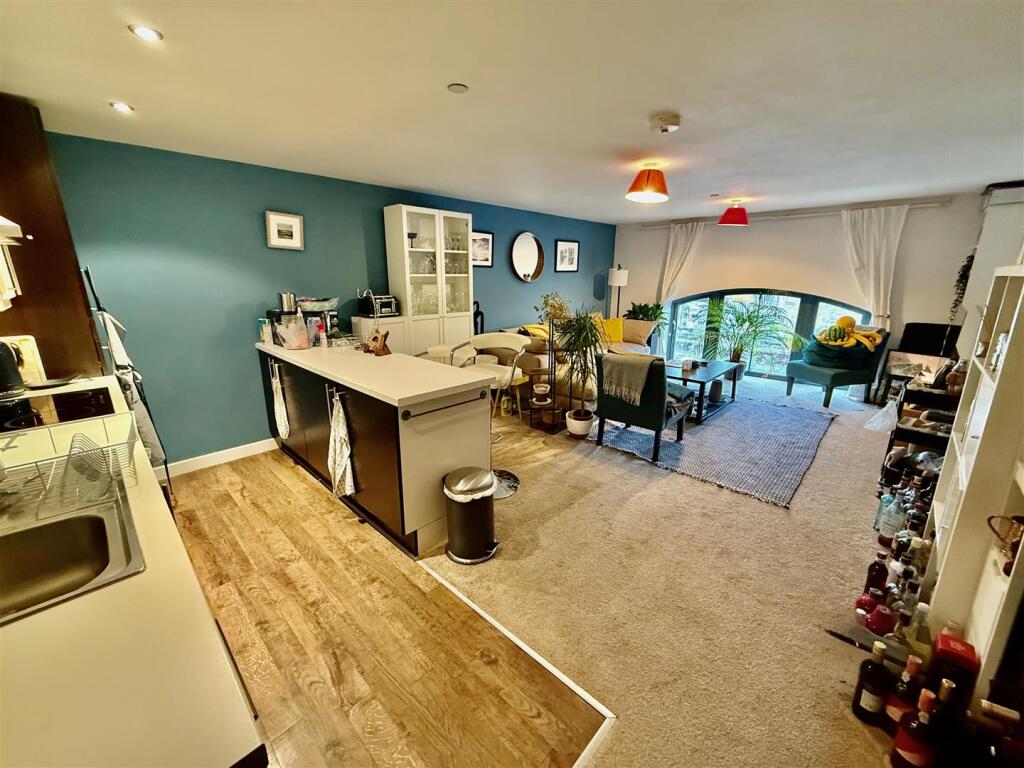 LOUNGE/KITCHEN/DINER