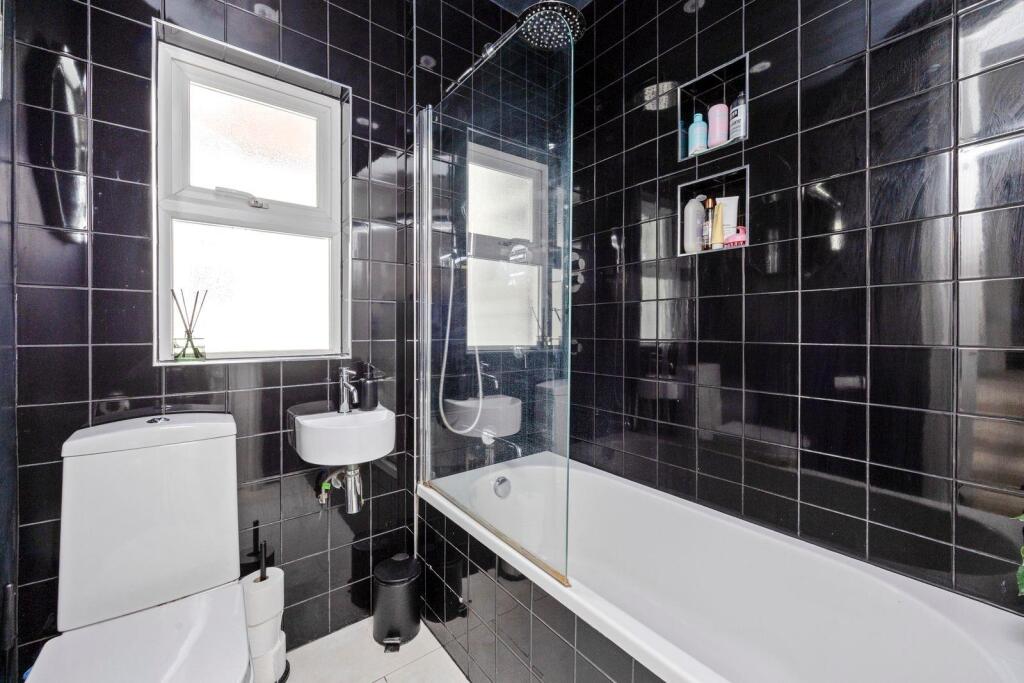 Shelley Road 27 BATHROOM.jpeg