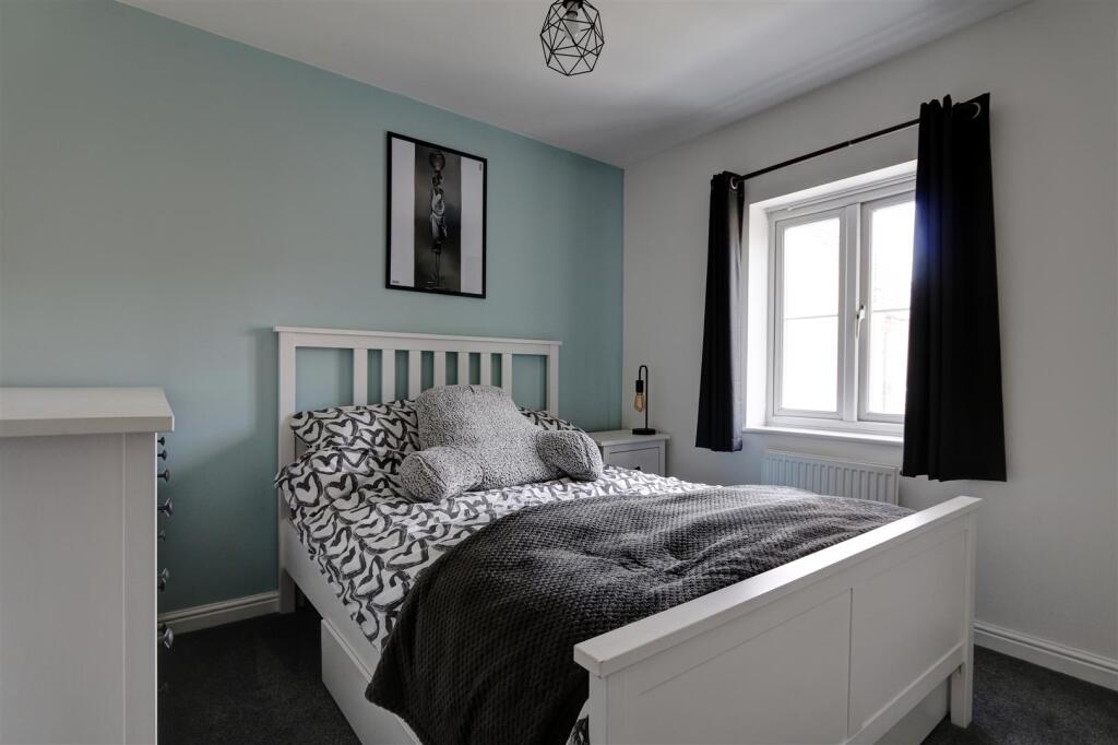 Bedroom 1.jpg