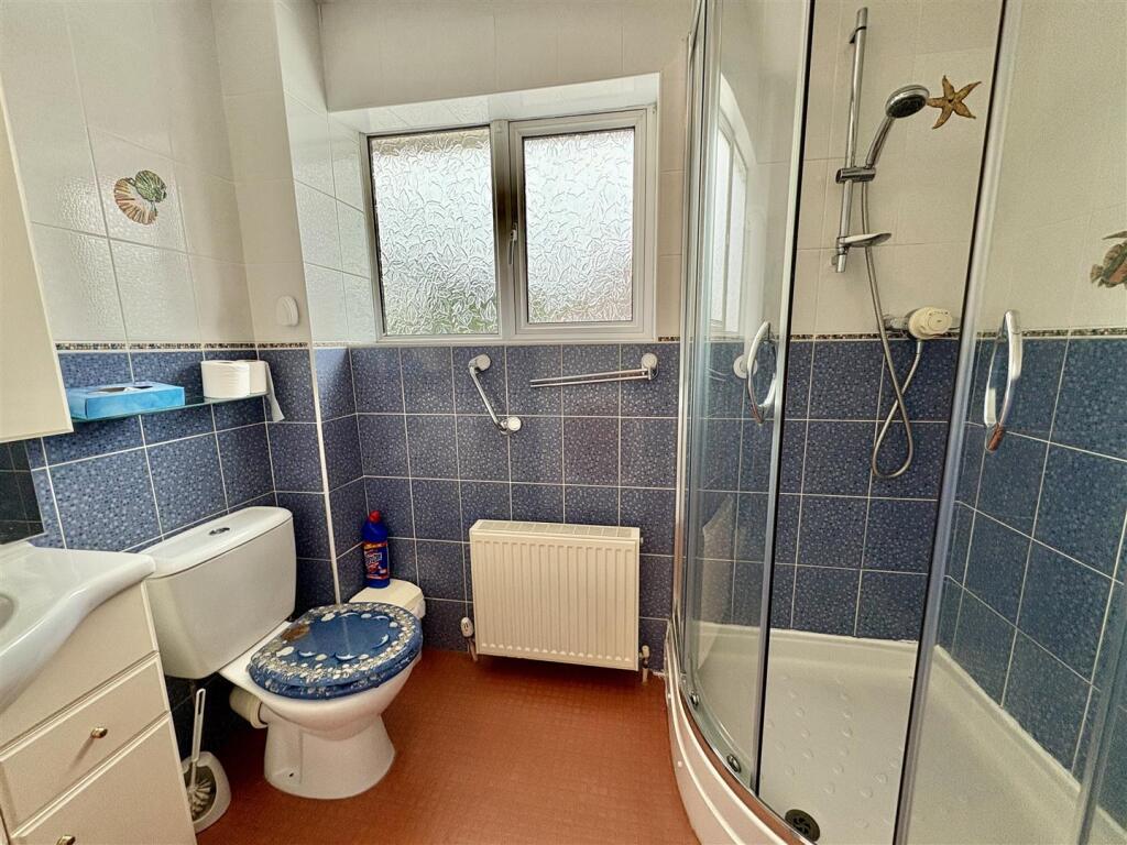 Bramleys Estate Agents - Round Hill - Holmfield (1