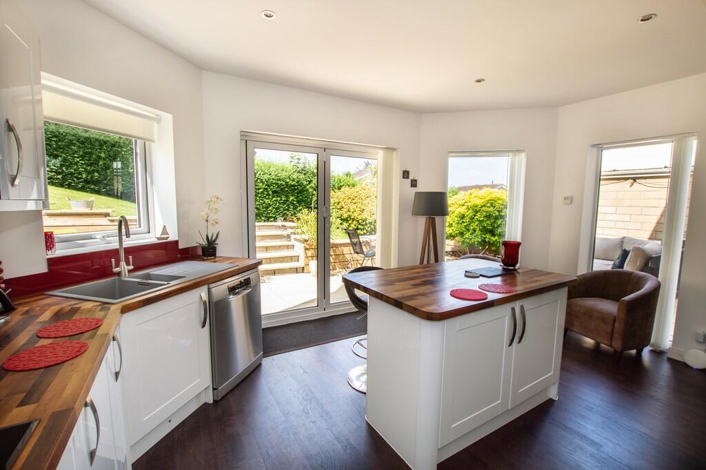 Kitchen/breakfast...