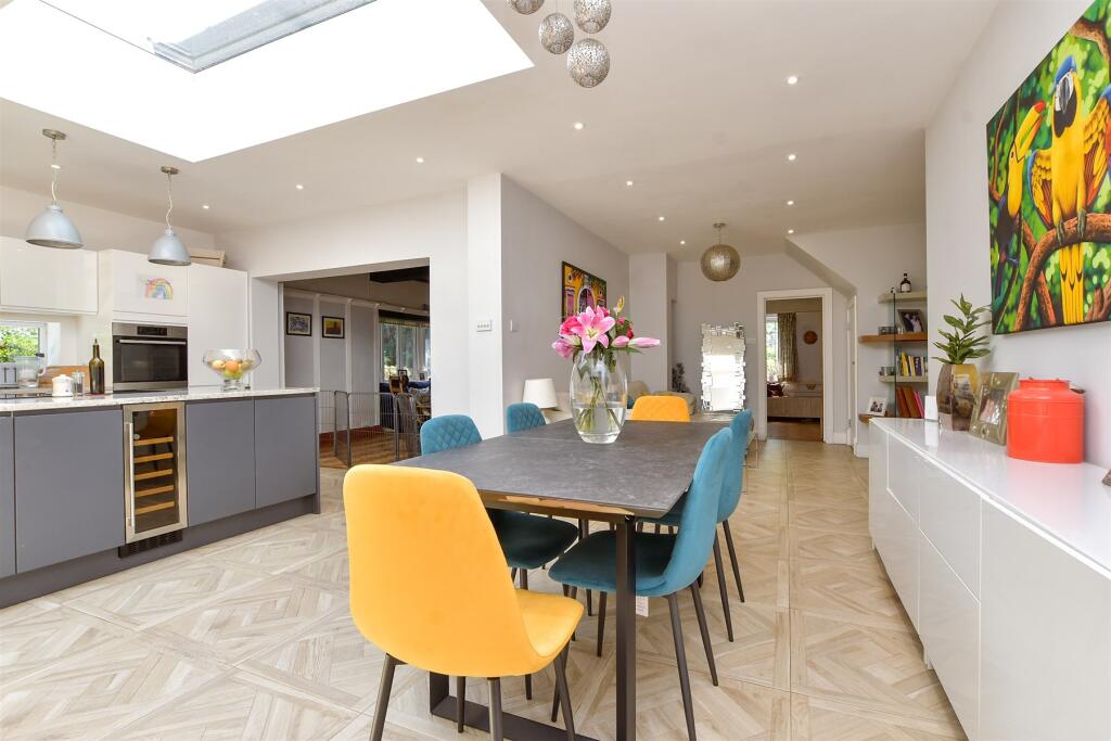 Kitchen / Dining Area