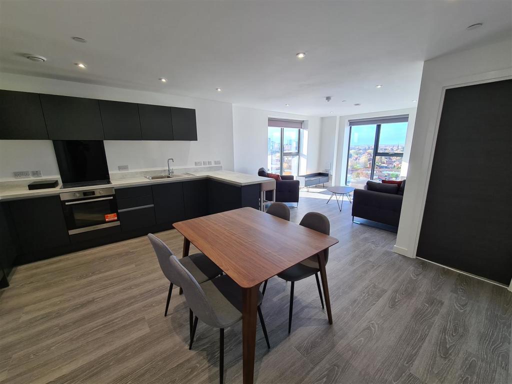 Open Plan Living Room/Dining Area/Kitchen