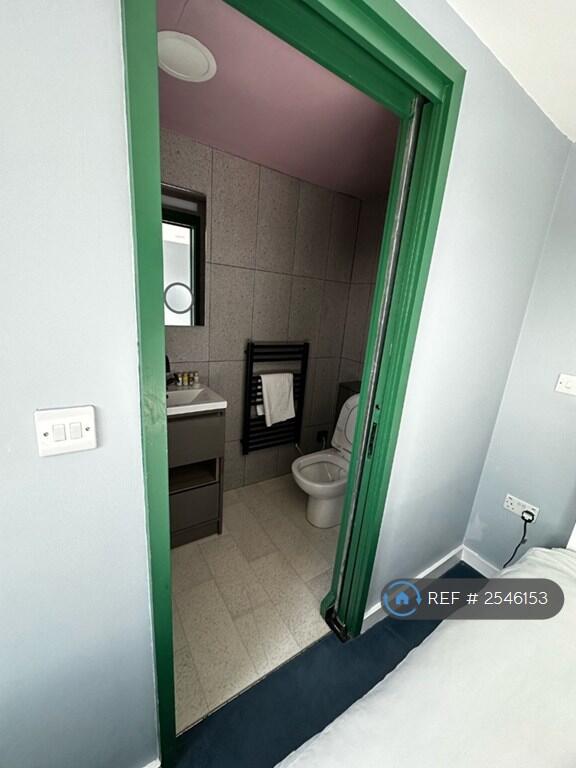 Ensuite Bedroom 2
