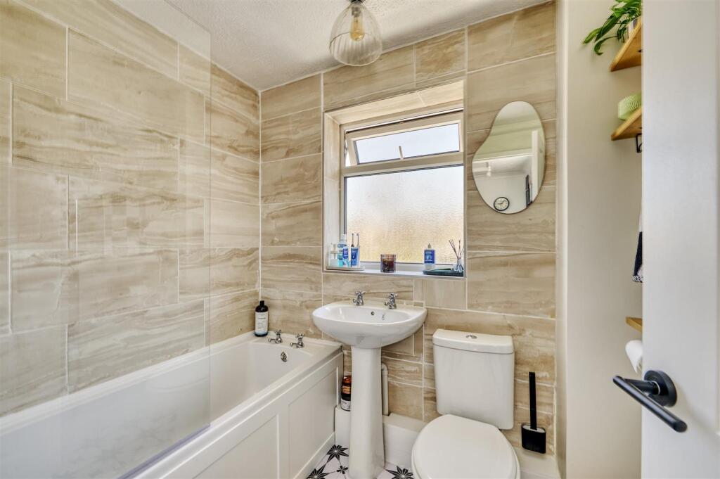-6 Ashridge Close Rushden-6_HDR-01.jpg