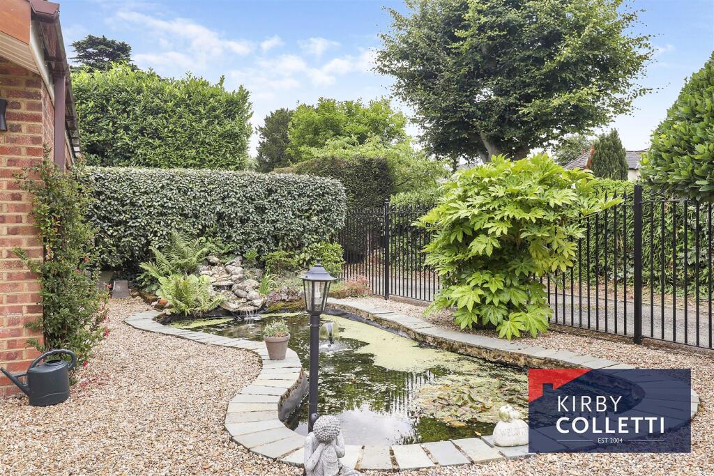 FRONT GARDEN