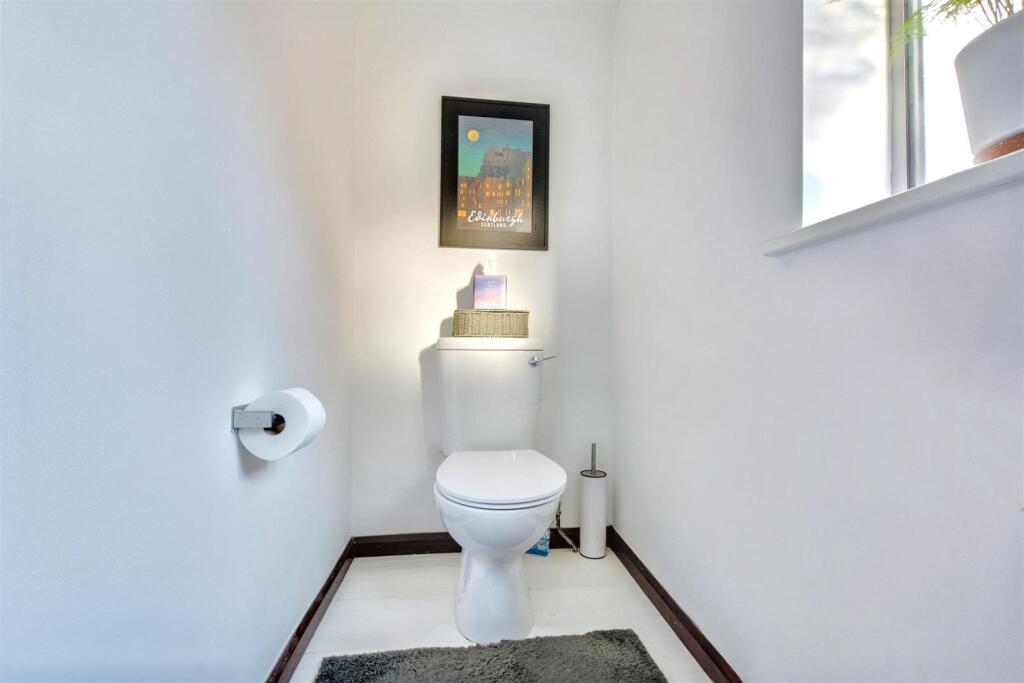 Bathroom_2.jpeg