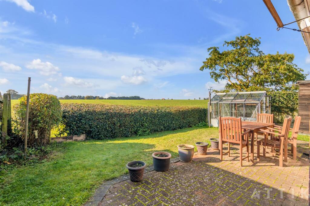 11 Kennedy Close Halesworth IP19 8EG (24).jpg