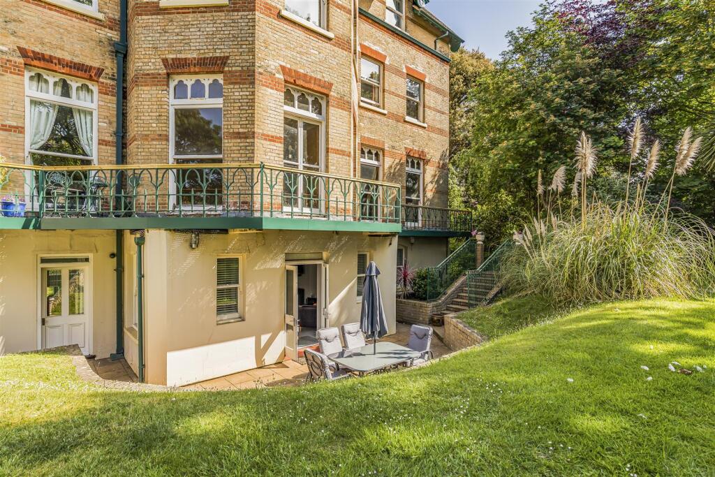 Flat 2 Earls Court, 9 Gervis Road, Bournemouth-Por