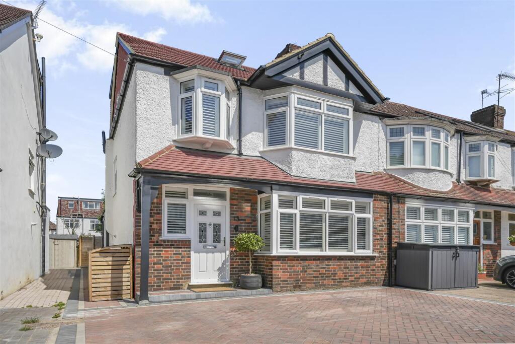 Meadow Close, Raynes Park