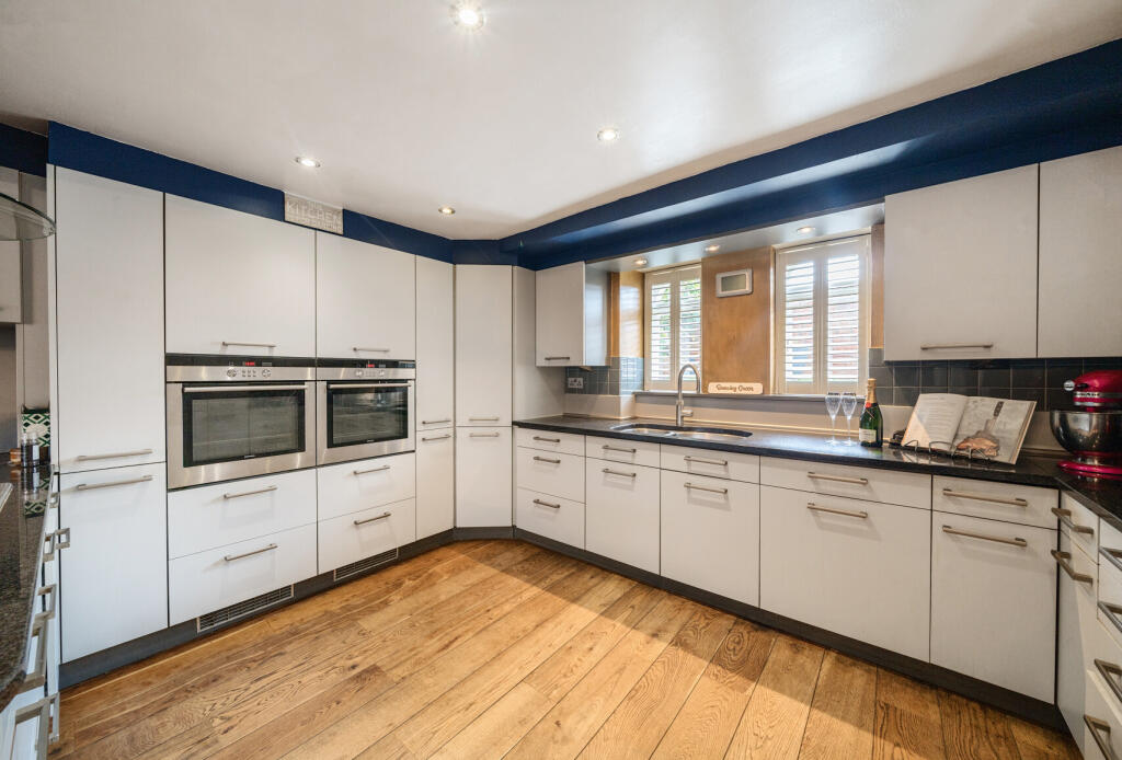 1300957-4-68375cc...