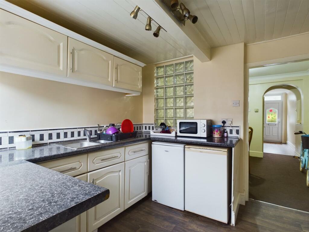 Kitchen (3).jpg