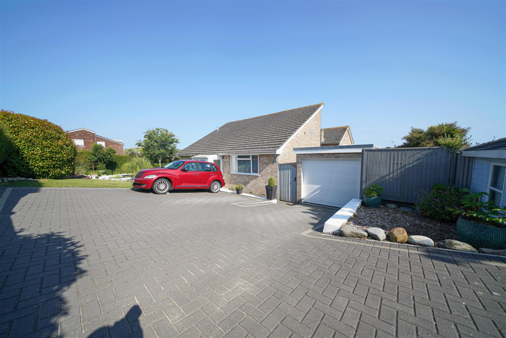 Brun Front Drive.png