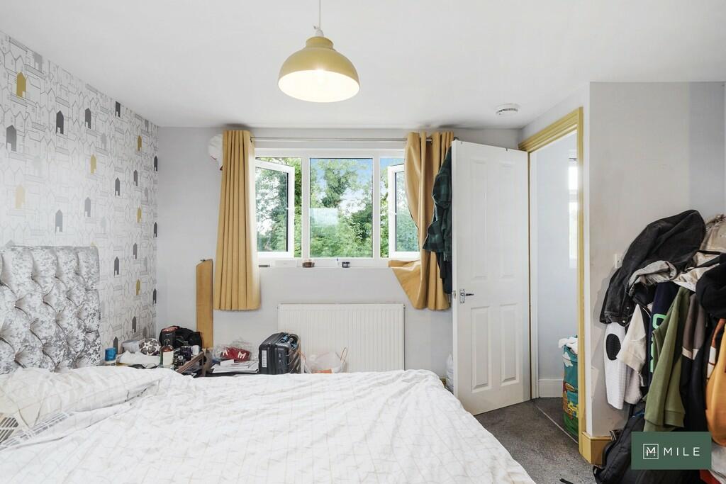 36b Casselden Roa...