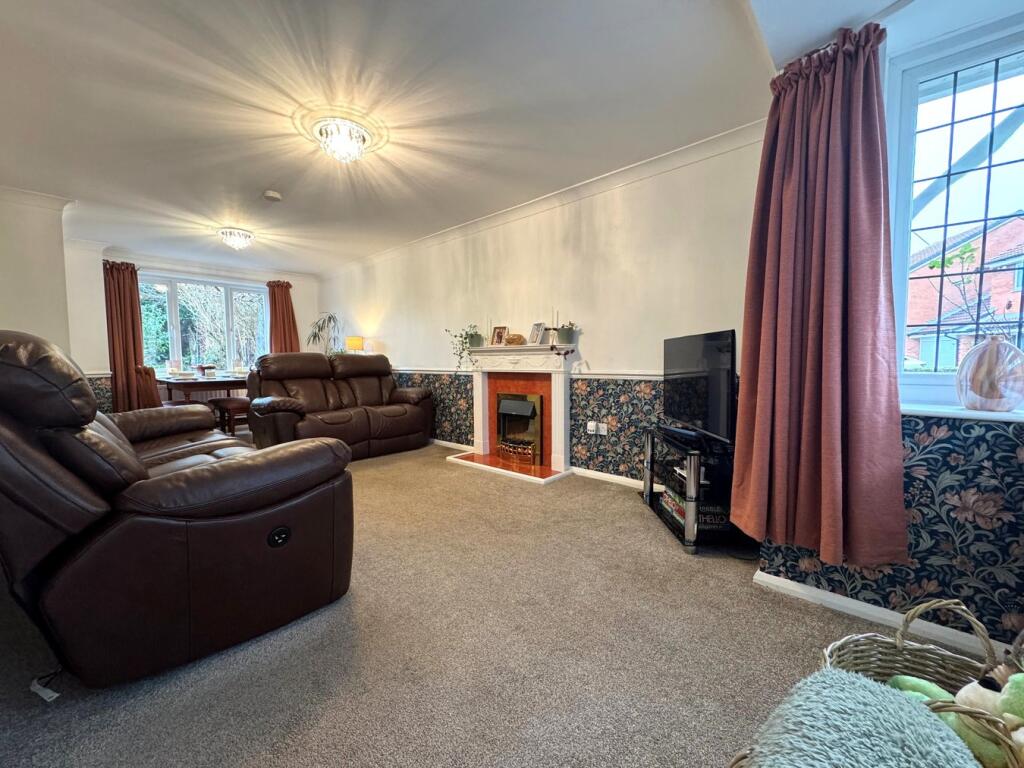 Lounge/Dining Room