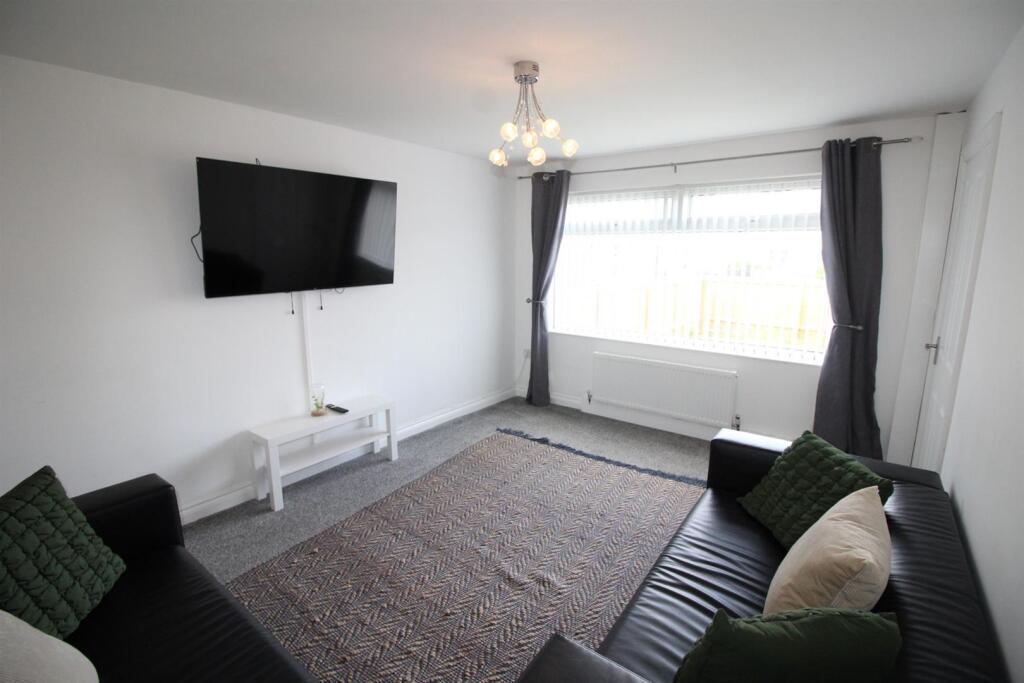 Lounge2.JPG