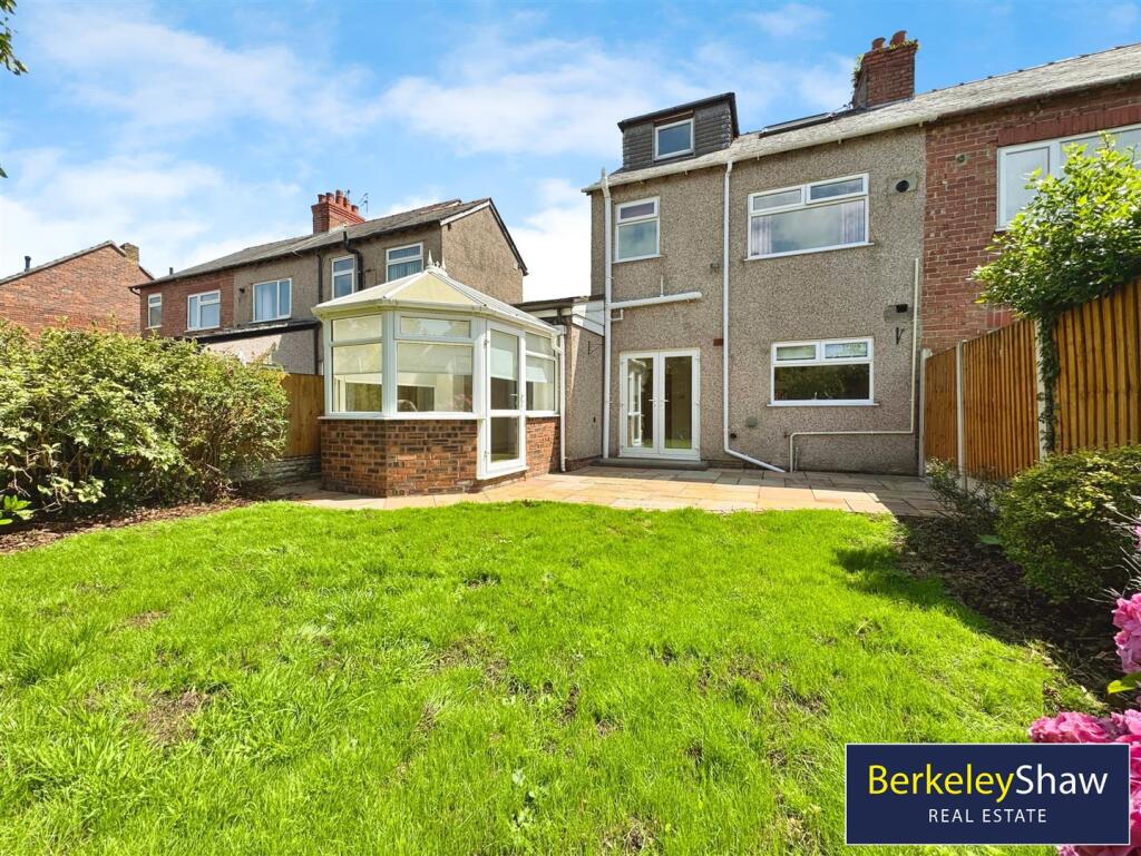 Moorgate Avenue, Crosby