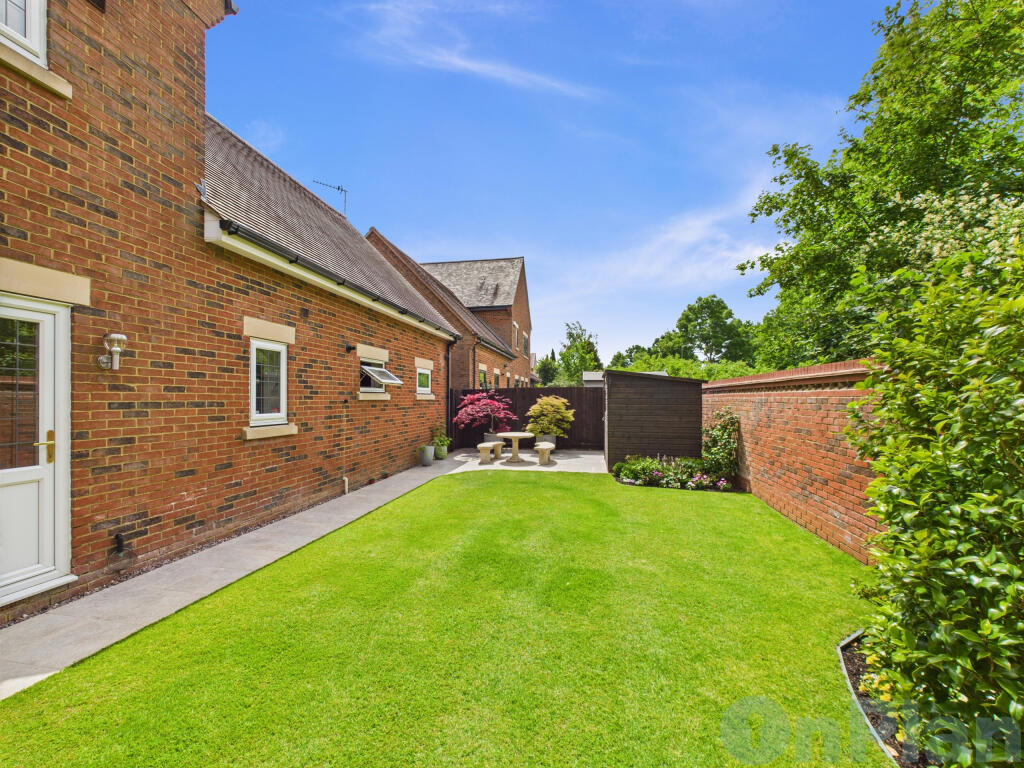 CAM04024G0-PR0030-STILL042