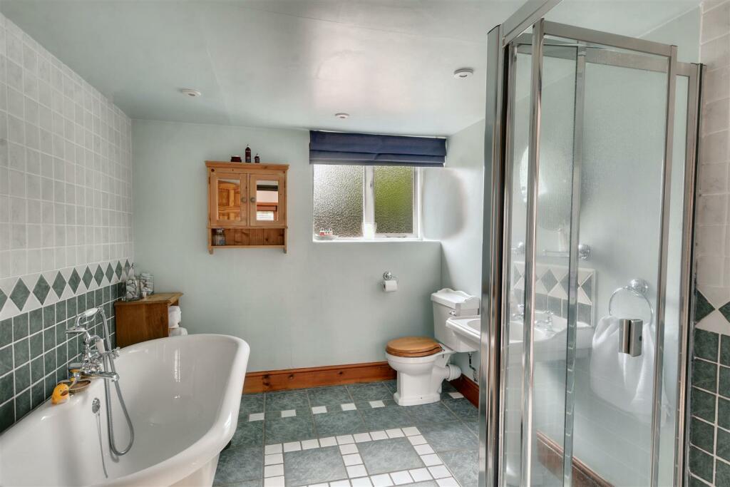 DSC_1196bathroom.jpeg