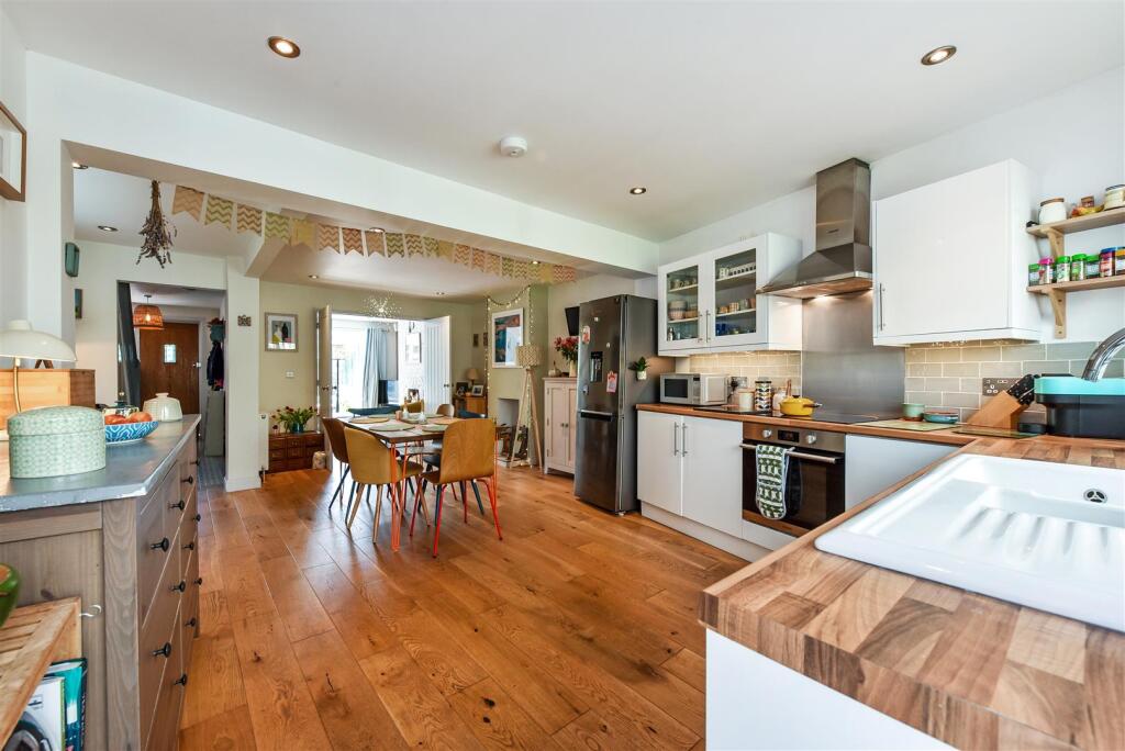 Kitchen/Dining Area