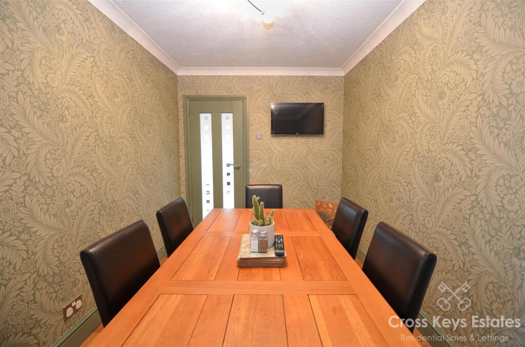 Bedroom 4 / Dining Room