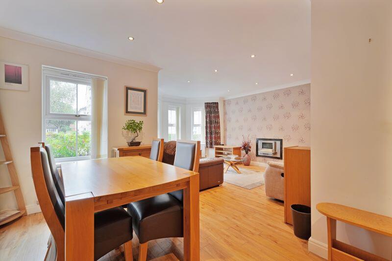 Lounge/ Dining space