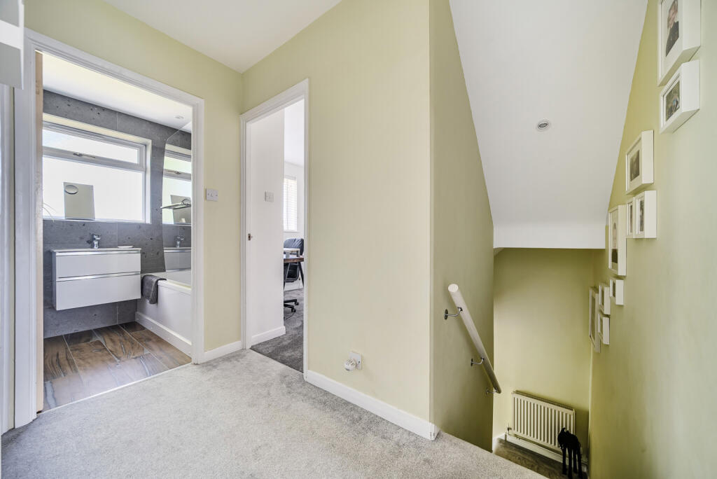 22-681b5ebcde33f-...