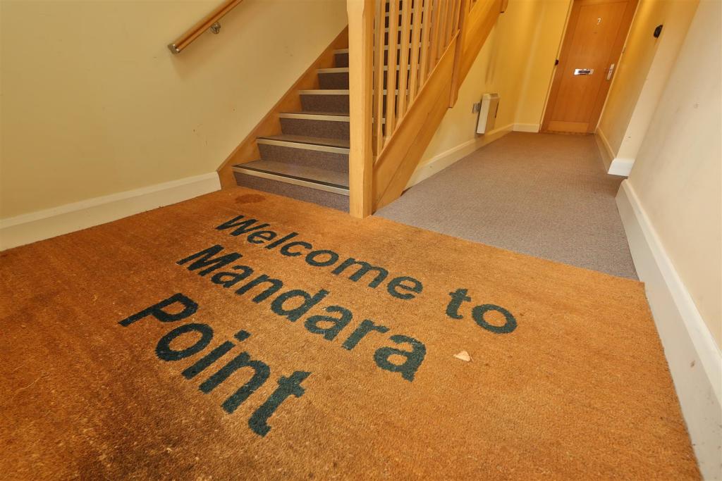 Mandara Point, Drapers Field - Communal Entrance