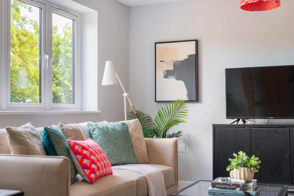 1B9CHY - Living Room A.jpg