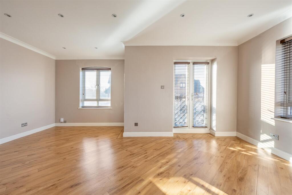 Epping New Road, IG9